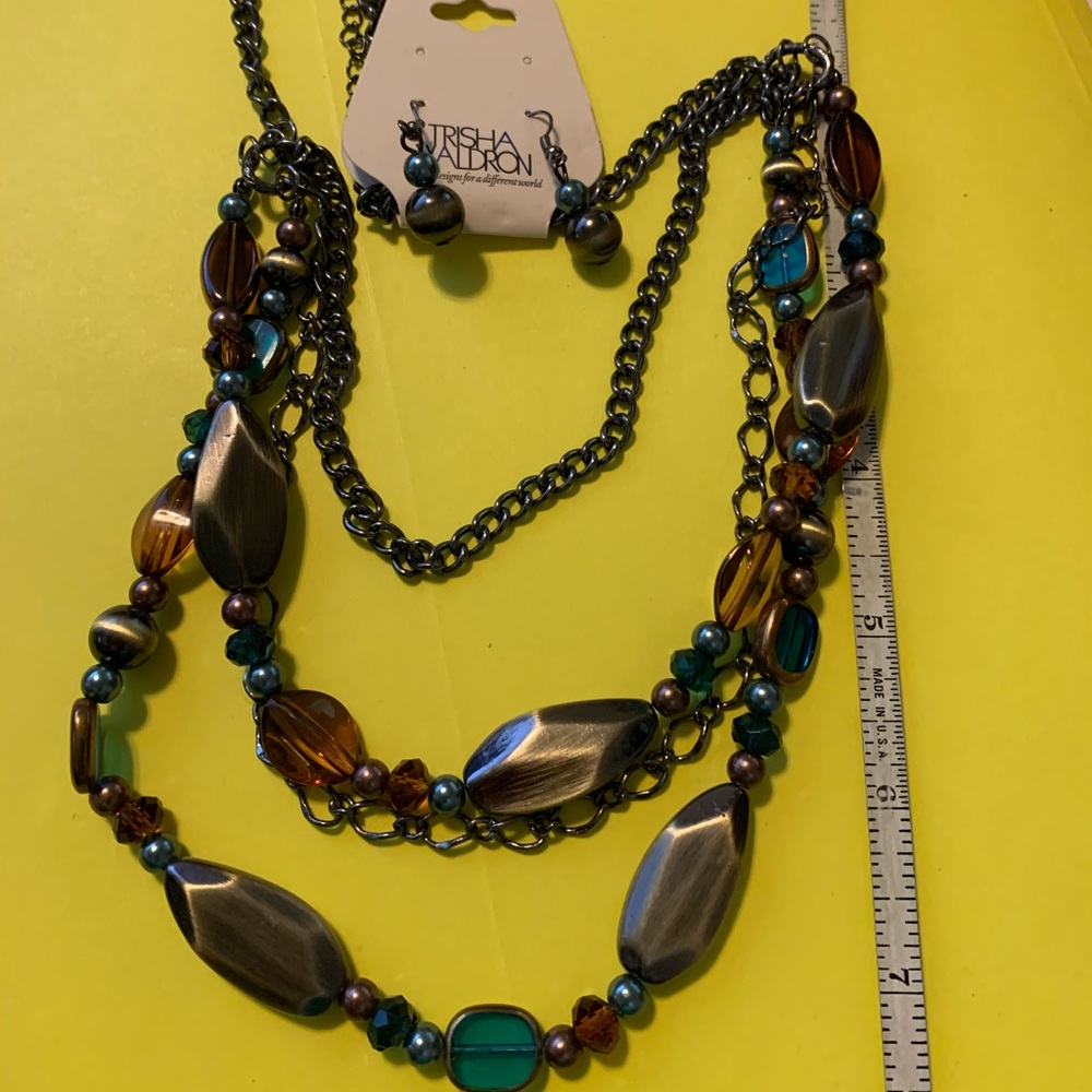 Necklace and earrings set